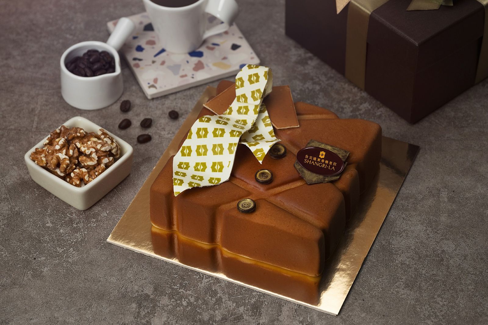 父親節送什麼？「The Cake Room」特製西裝蛋糕帥氣有型、甜進心坎