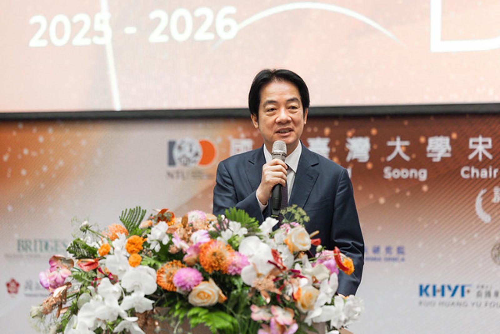 中颱鳳凰來勢洶洶　賴清德提醒「花蓮堰塞湖達紅色警戒」：該撤離就全撤