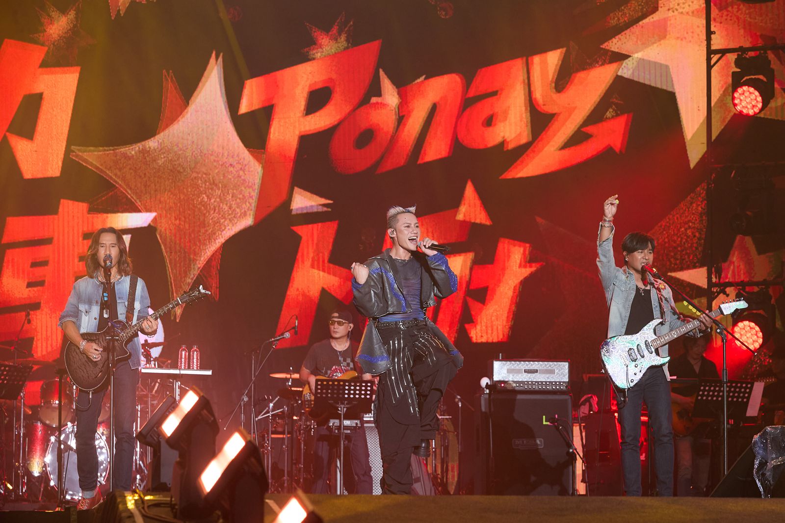 6萬人面前驚喊「我爸一定很羨慕」!Ponay卜耐同台偶像 父子跨代追星「動力火車」成真