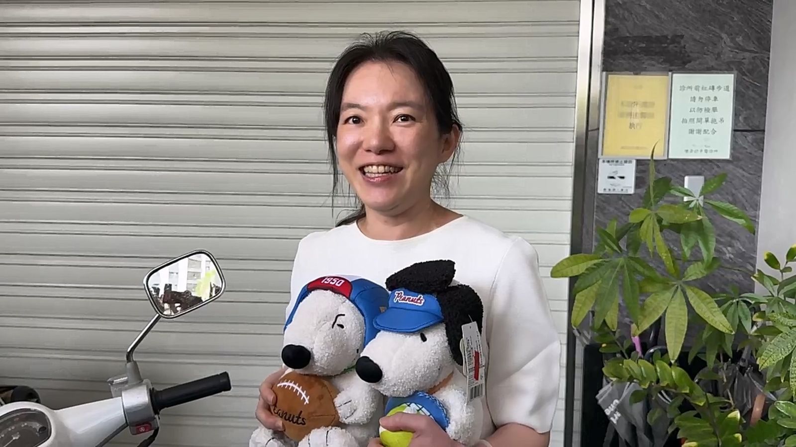 陳幸妤抱史努比難得笑開了! 小兒子陪過七夕 「首鬆口」期待新戀情
