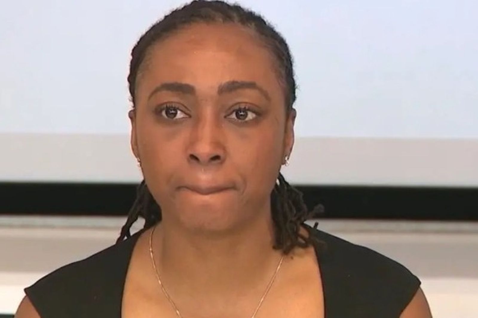 美女記者搭UBER要求「開冷氣」 竟遭女司機毆打噴胡椒水