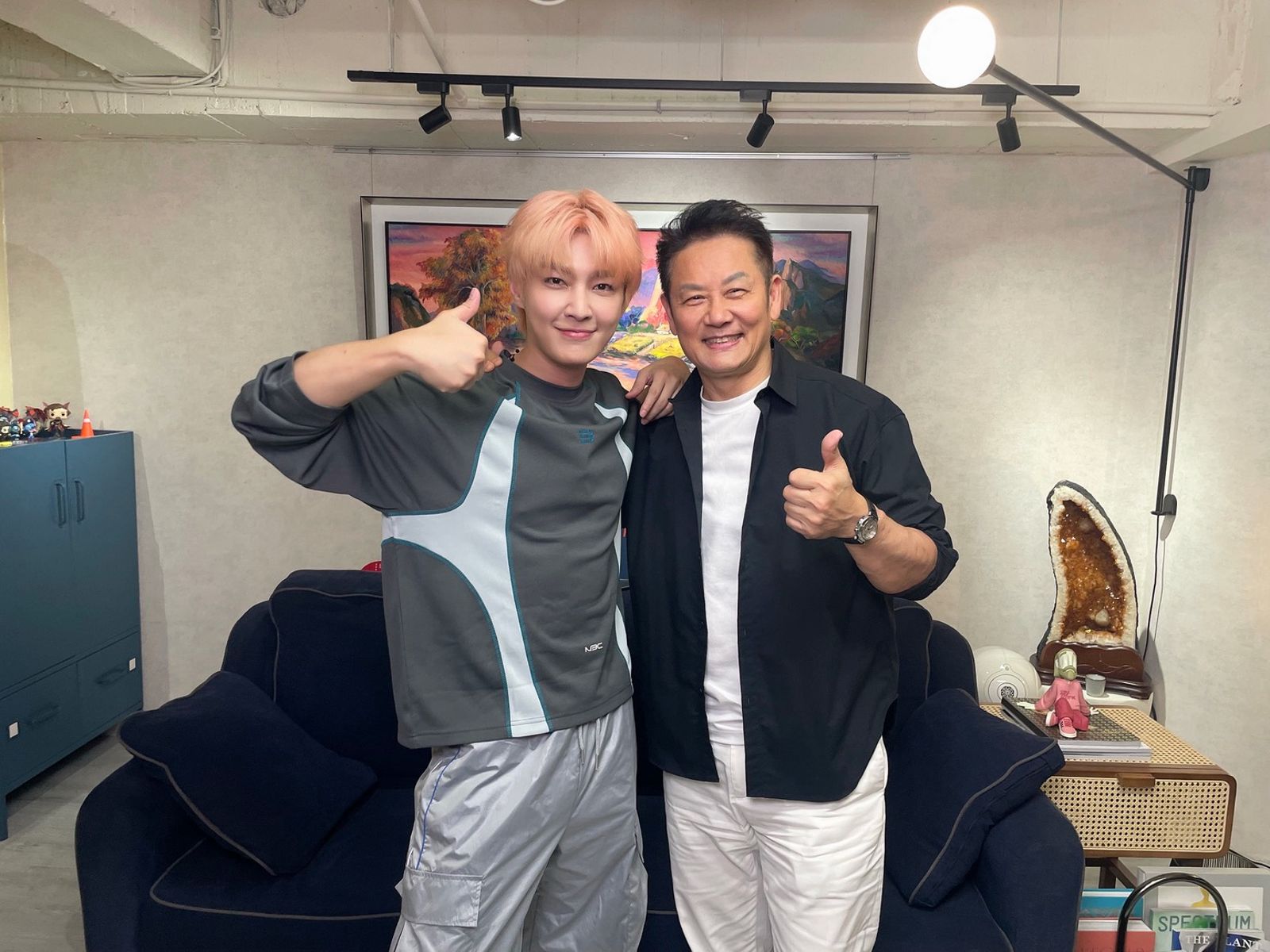 徐乃麟邀請炎亞綸擔任嘉賓，錄製《告訴乃論》，兩人默契十足，持續打造高討論度網路綜藝內容。大浪娛樂提供