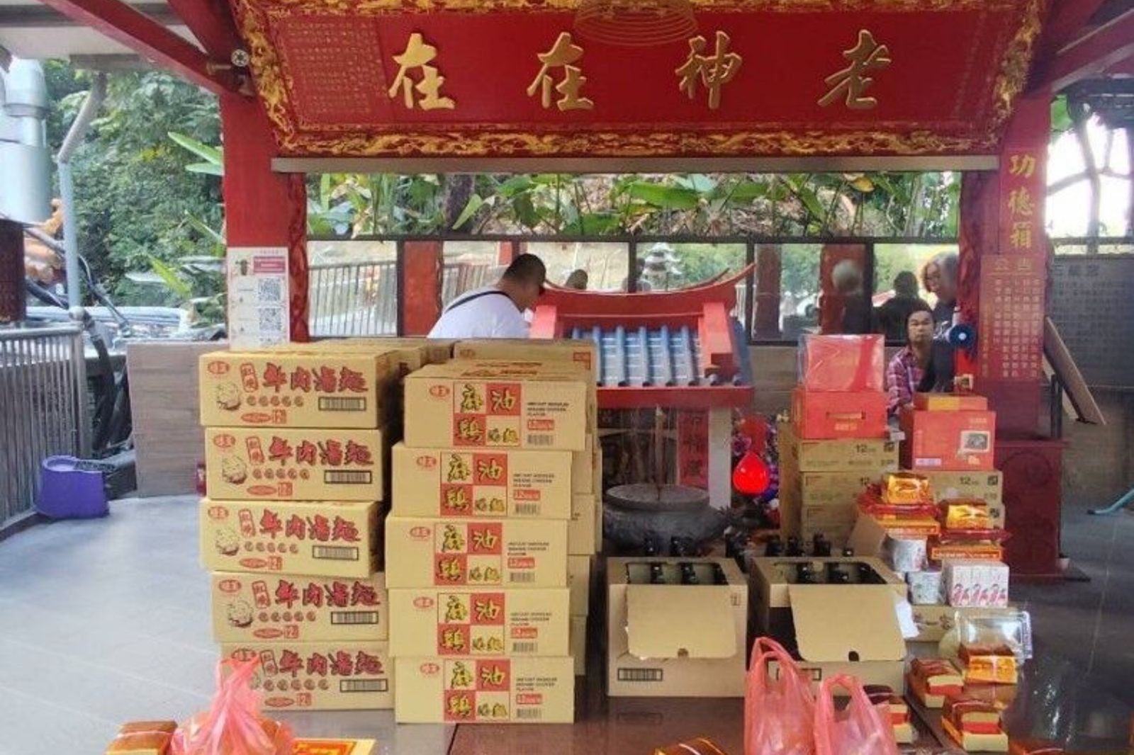 致癌油257家業者名單曝!「泡麵土地公廟」遭殃急下架20多箱泡麵 味王3款全中鏢