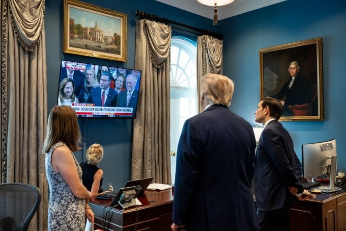 欲阻擋川普　民主黨領袖「破紀錄長舌」演說近9小時！美眾院仍通過大而美法案