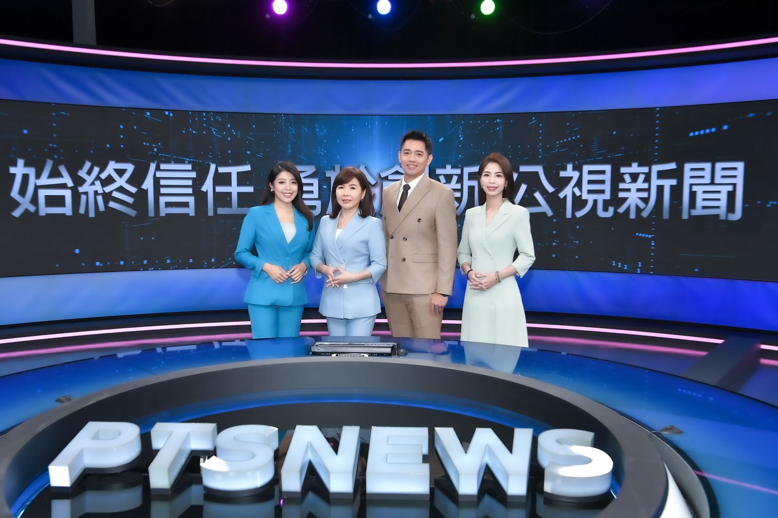 公視新聞全新改版記者會(左起)公視新聞主播涂恩晨、黃明明、主持人彭志宇、主播黃姵涵。公視提供