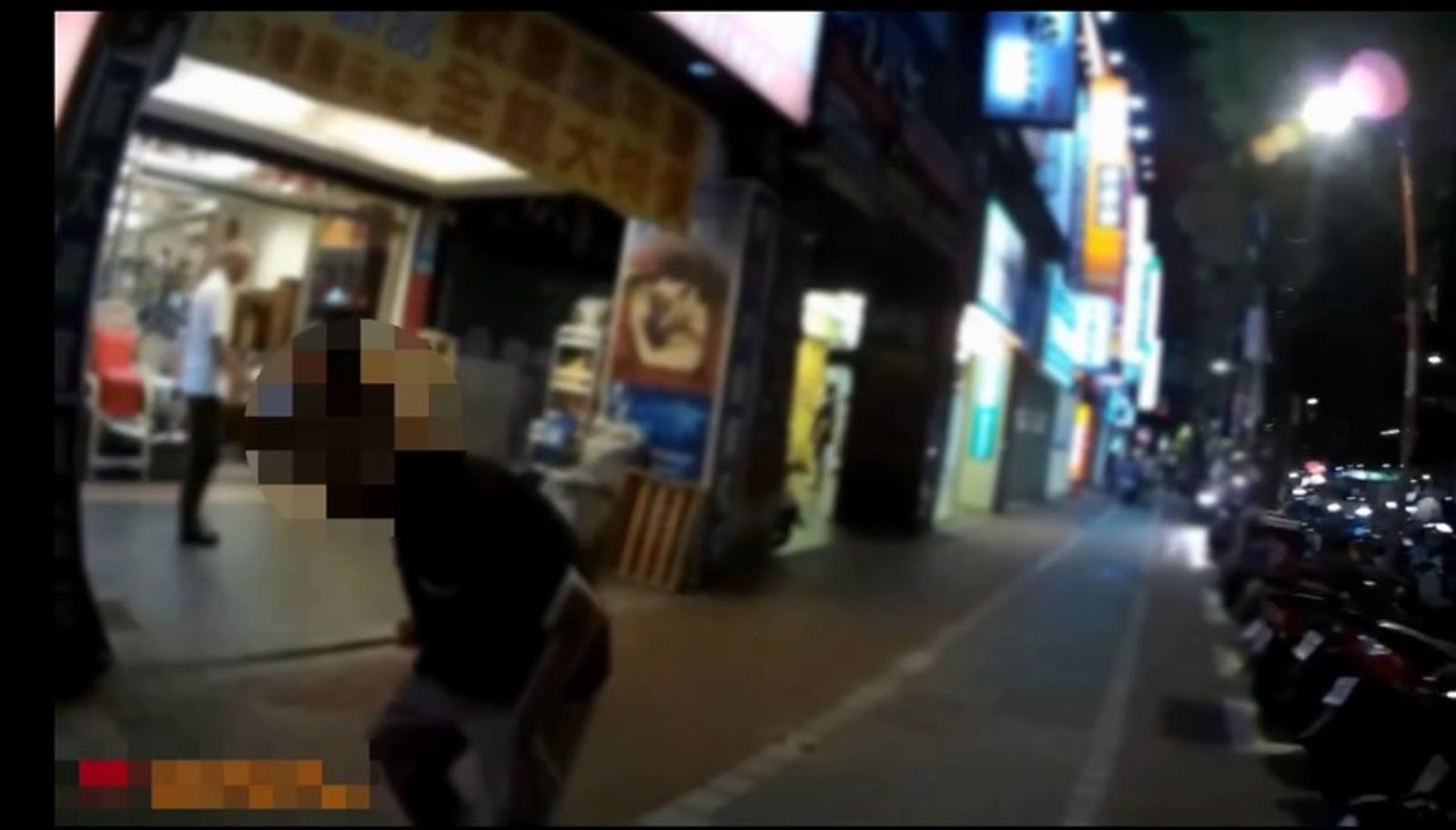 走過就被打！板橋男持鐵棍隨機攻擊陌生女　警到場也遭揮擊