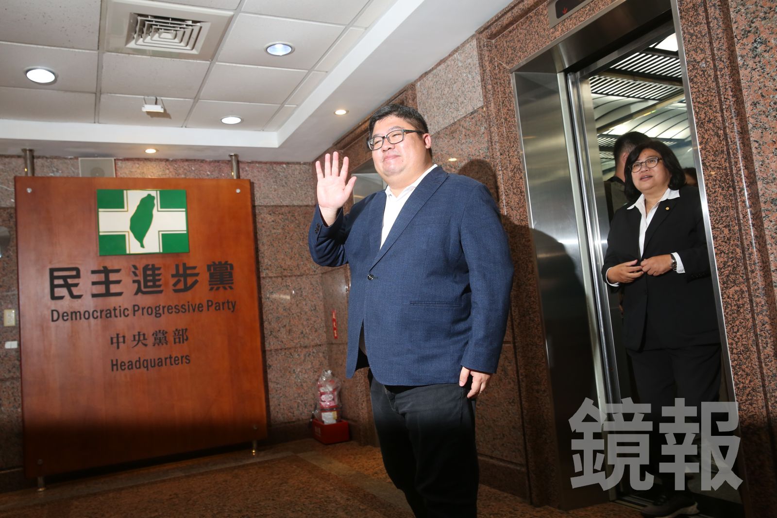 攜2幸運小物登記嘉義縣長初選 蔡易餘允不打「鄭麗文牌」:要良性競爭