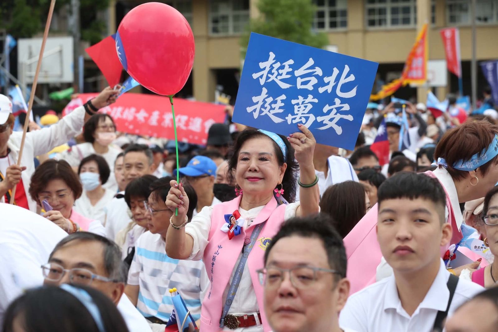 蔣萬安本是藍營重返執政的少主,如今藍營基本盤快凍結,白營選民也不一定投給他。攝影董孟航