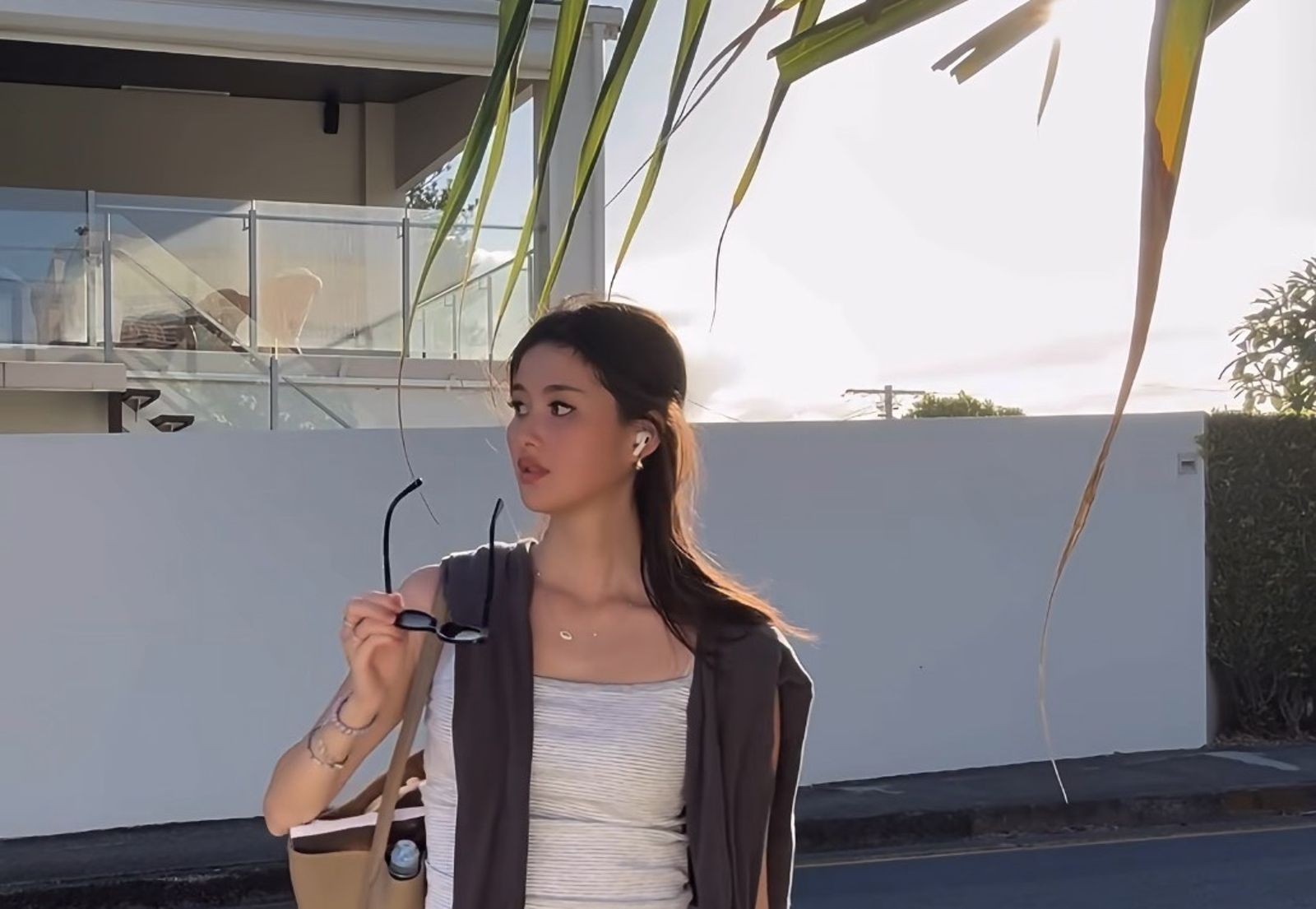 孫芸芸女兒26歲當媽曬愜意生活日常　廖思惟認了胸前項鏈「大有來頭」！藏有滿滿的愛