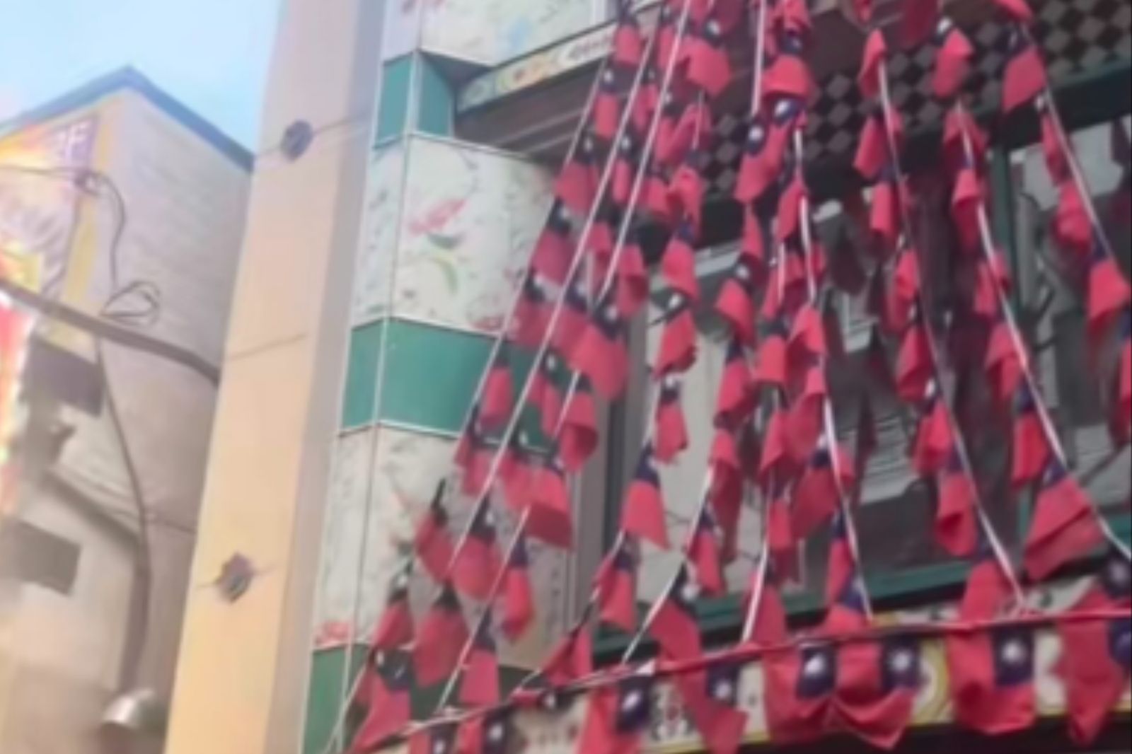 橫濱中華街掛滿台灣國旗！中國旅客氣炸要求撤下「老闆直接趕出去」