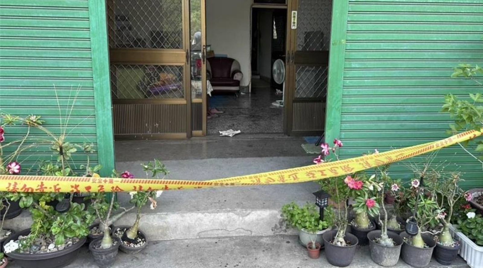 快訊／台中驚傳兇殺案　霧峰男子嫌鄰居太吵持刀上門砍傷2長者　1人命危