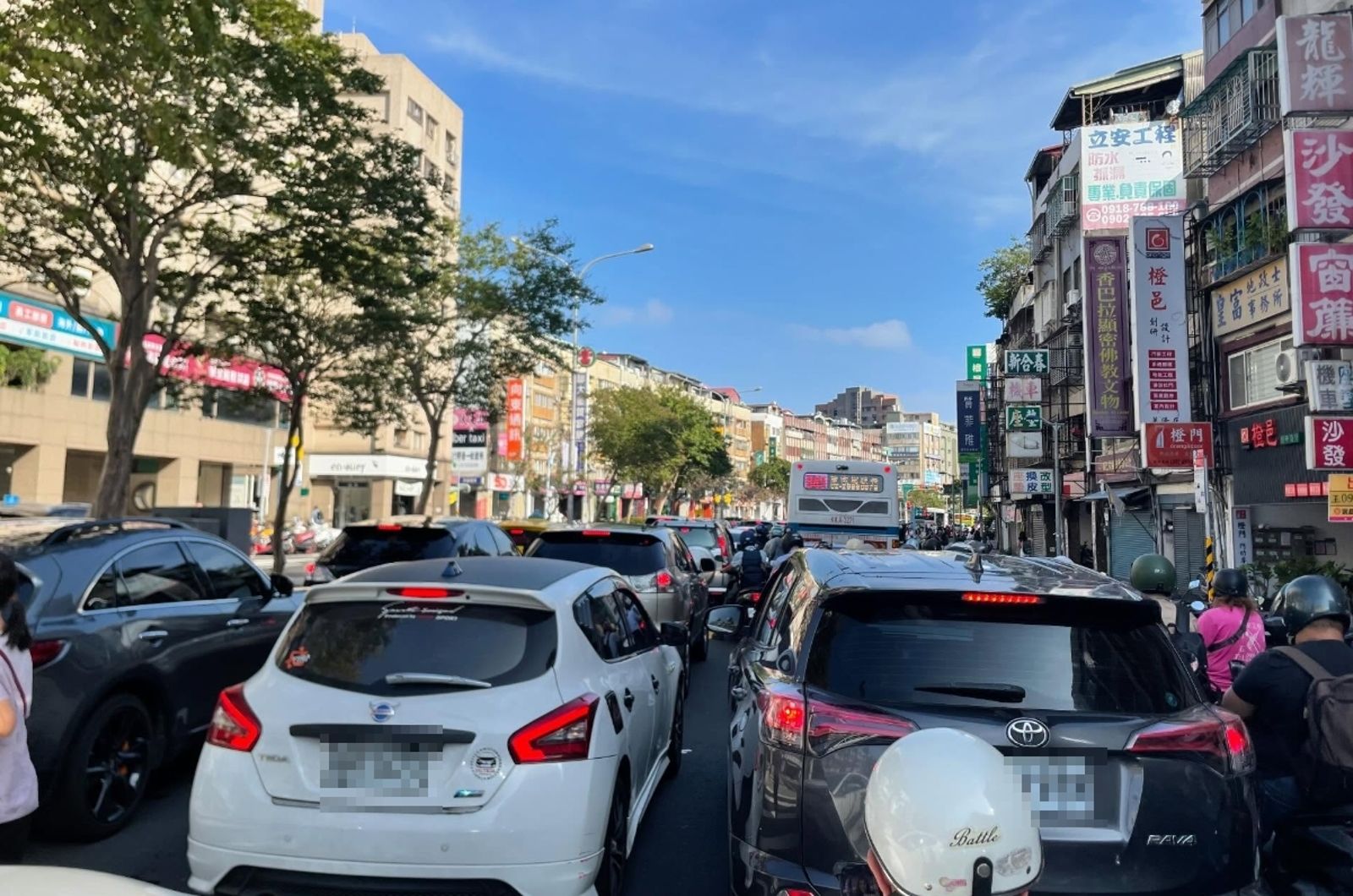 公館圓環新路口「首個上班日塞爆」！通勤族崩潰：1個紅燈等3次…蔣萬安皺眉回應了