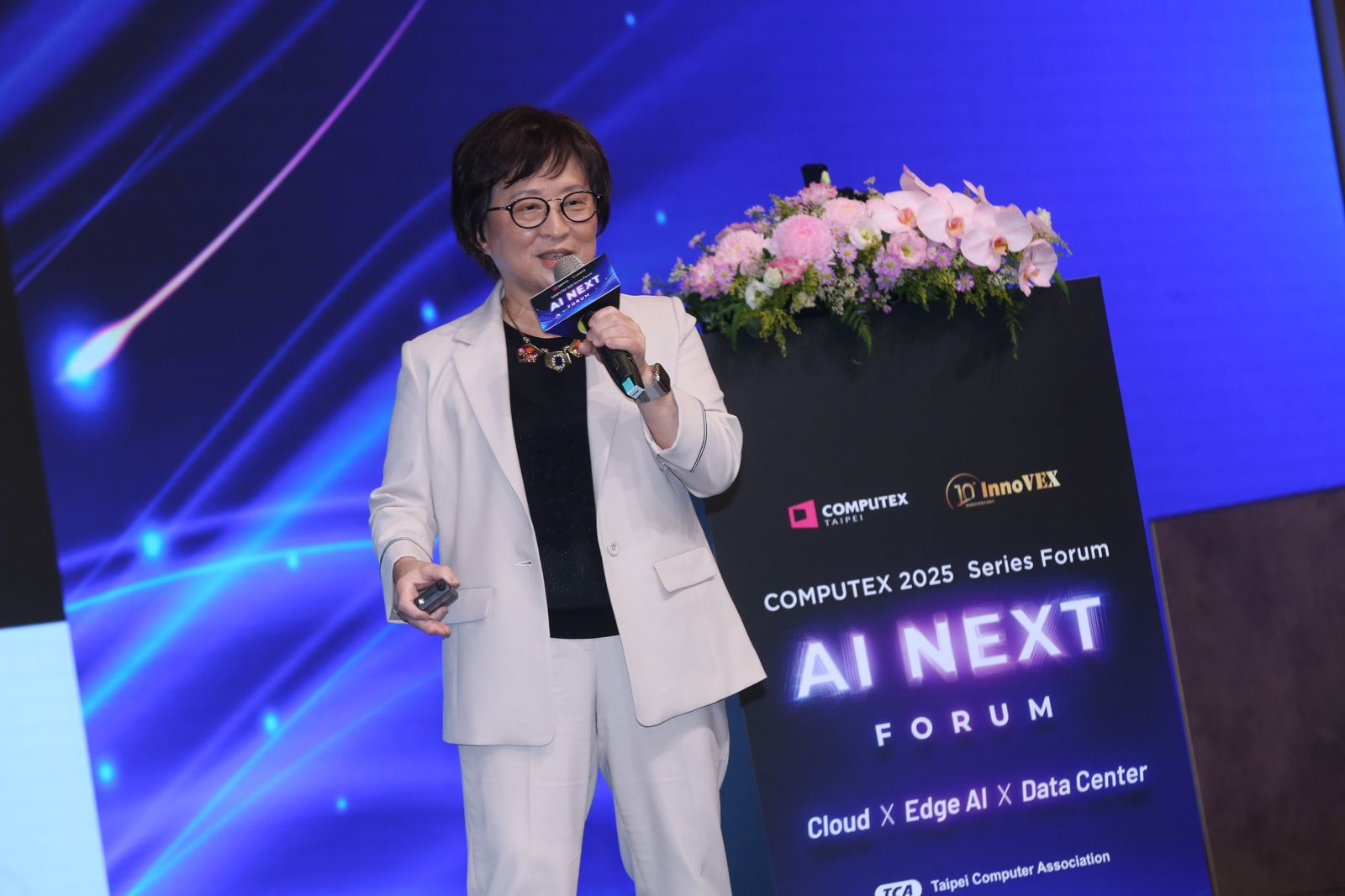 鄭麗君宴電子大咖2／緯穎洪麗寗：為了保險起見，這事情一定要做！