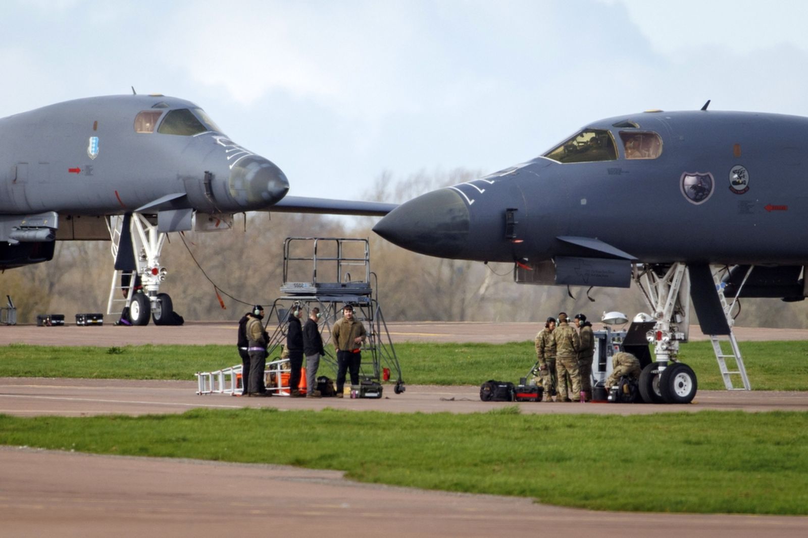 3月10日,一架美軍B-1轟炸機現身英國皇家空軍機地。圖/東方IC