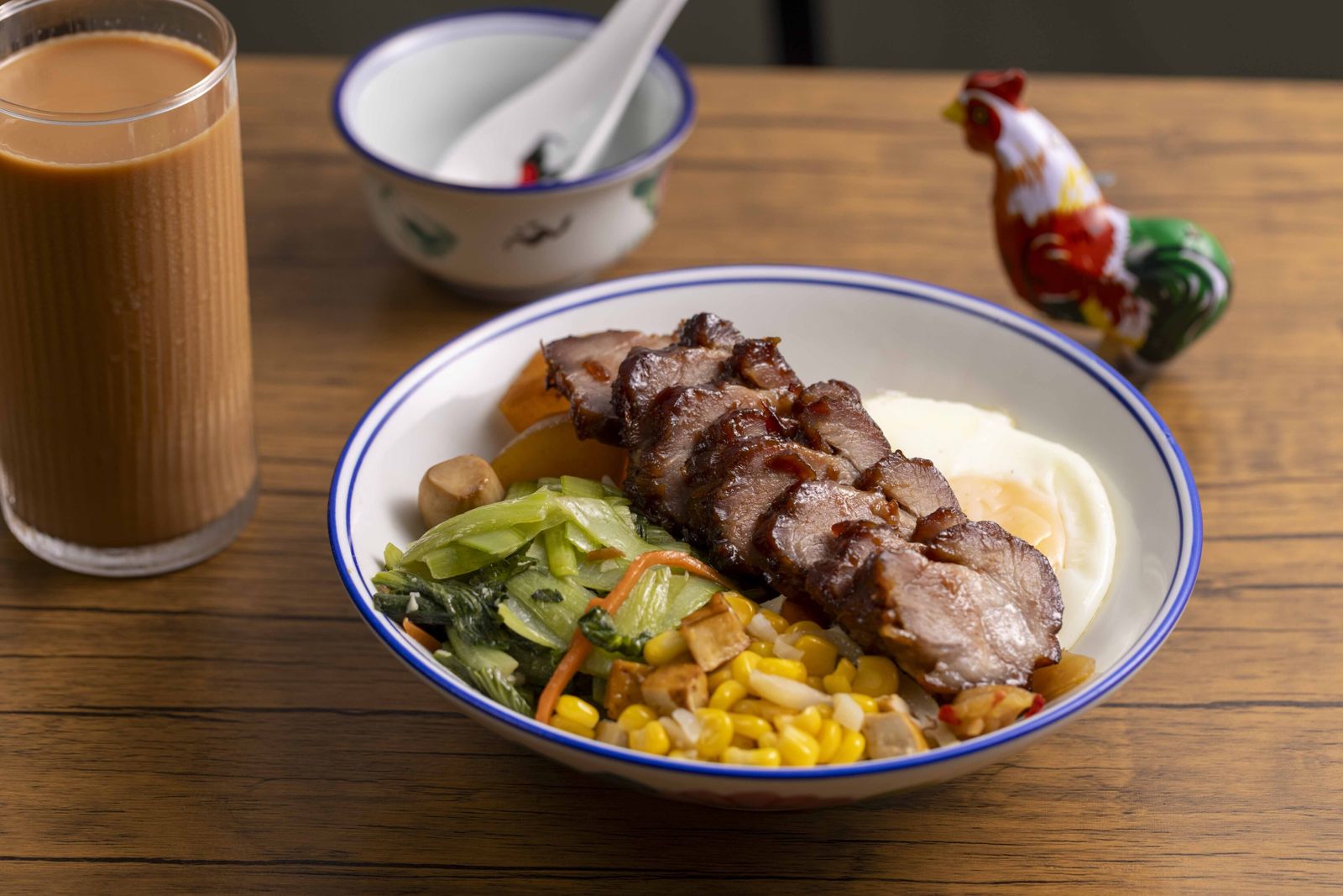 「給給茶記」的「黯然銷魂飯」軟嫩不膩、腴瘦有致。（內用搭飲料218元起）