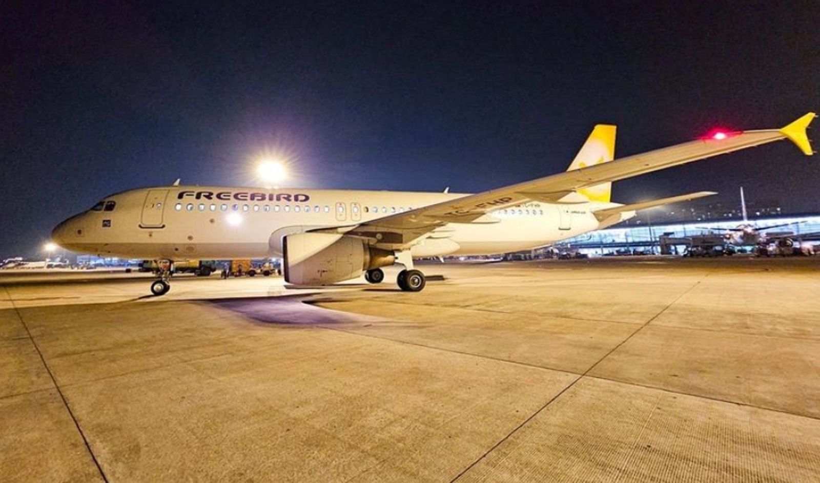 泰越捷3降桃機失敗轉降台中不讓下機　乘客受困3小時吐翻　移民署澄清了