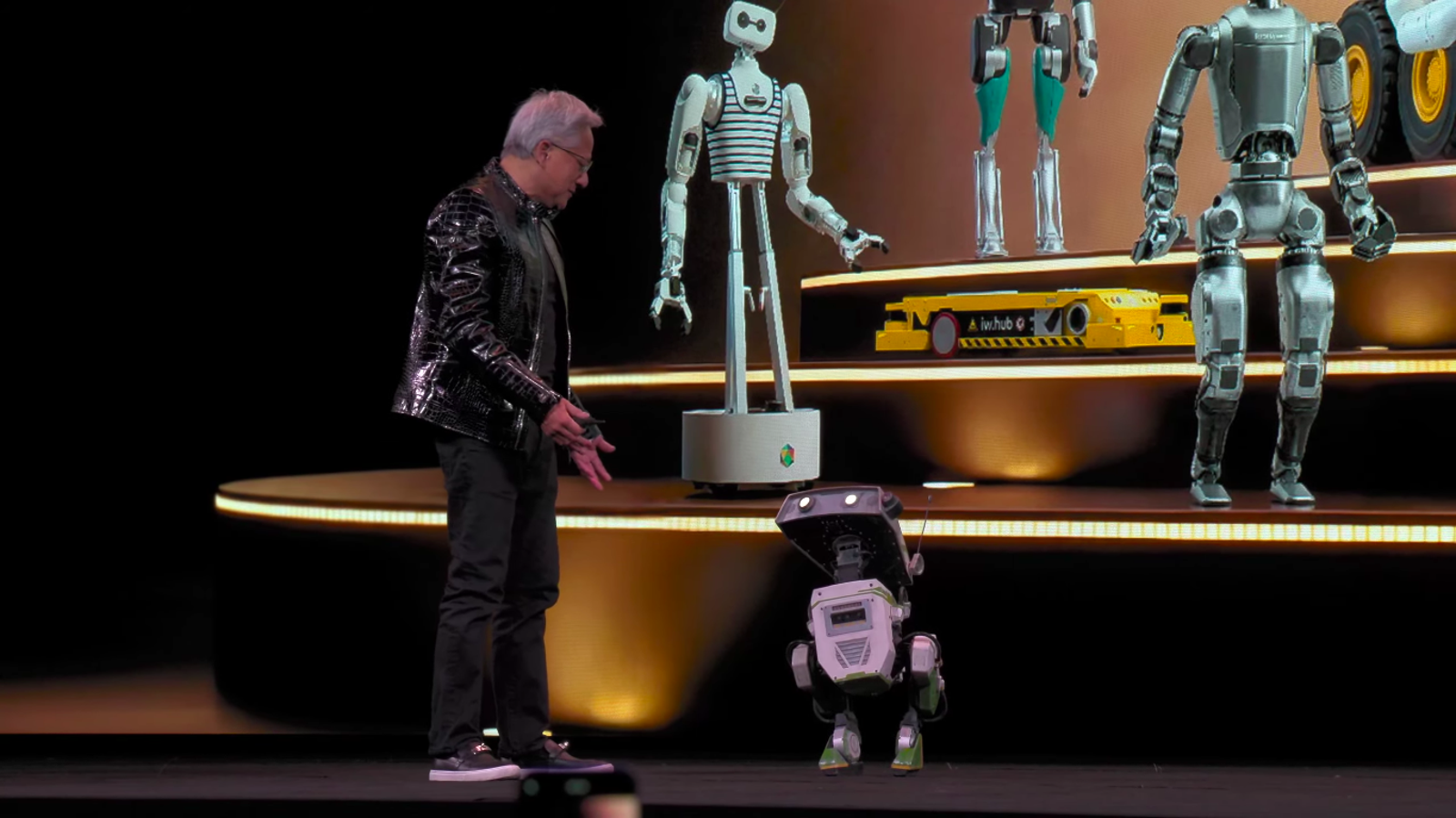 CES開場演說趣味瞬間：黃仁勳與小機器人萌翻全場