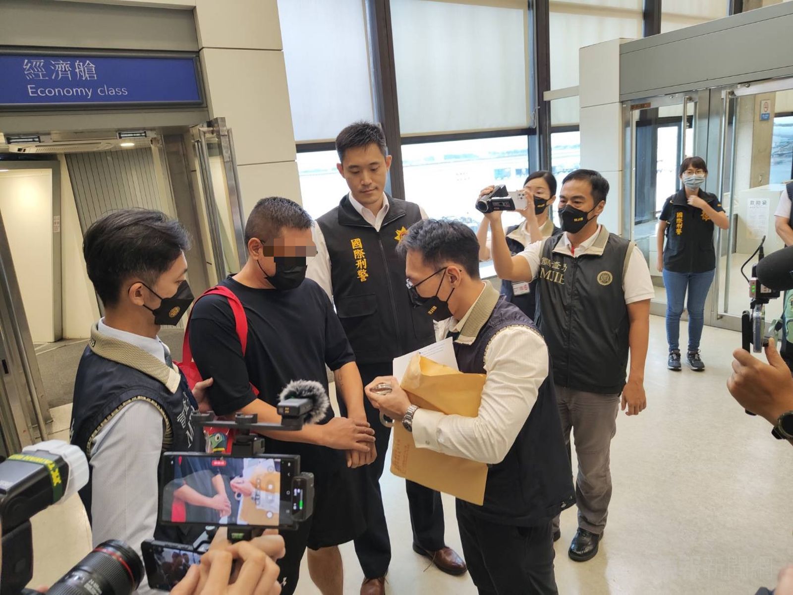 販毒首腦黃立為判刑10年逃亡泰國，6月12日押解返台。翻攝畫面