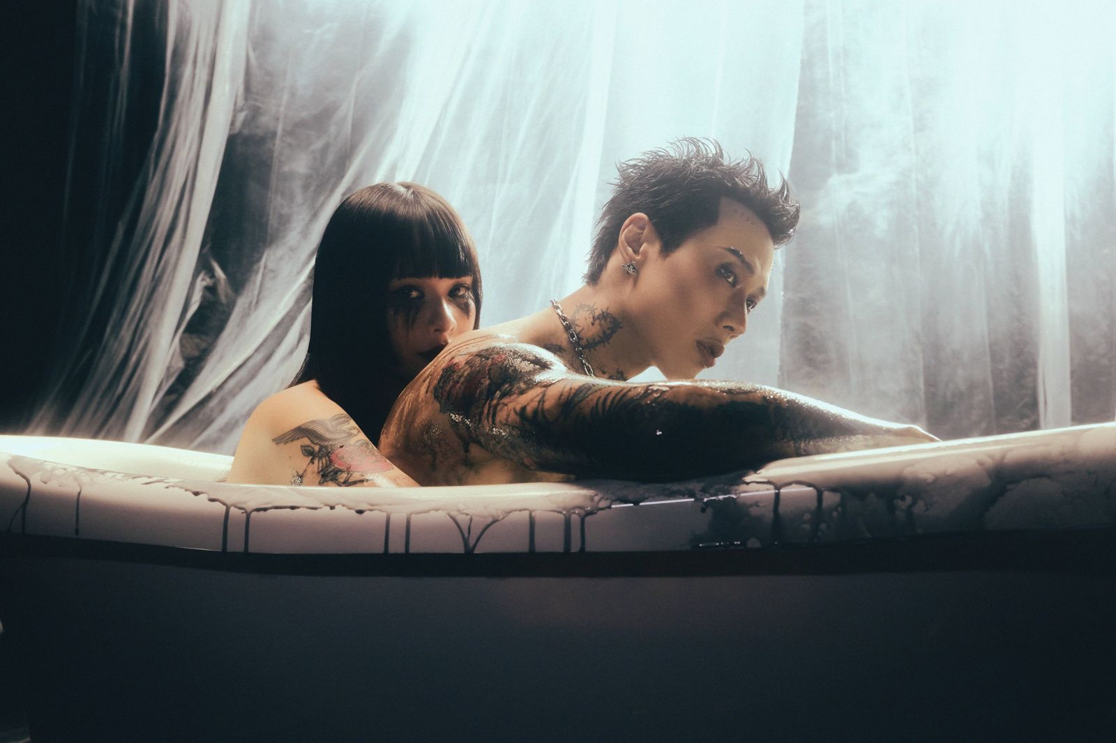 Marz23共浴愛妻畫面曝光!親密互擁尺度破表