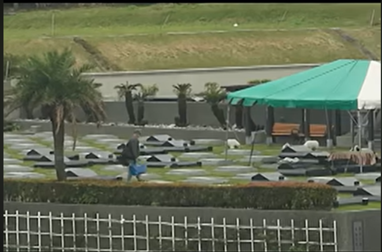 具俊曄再度來到大S墓前。翻攝KBS