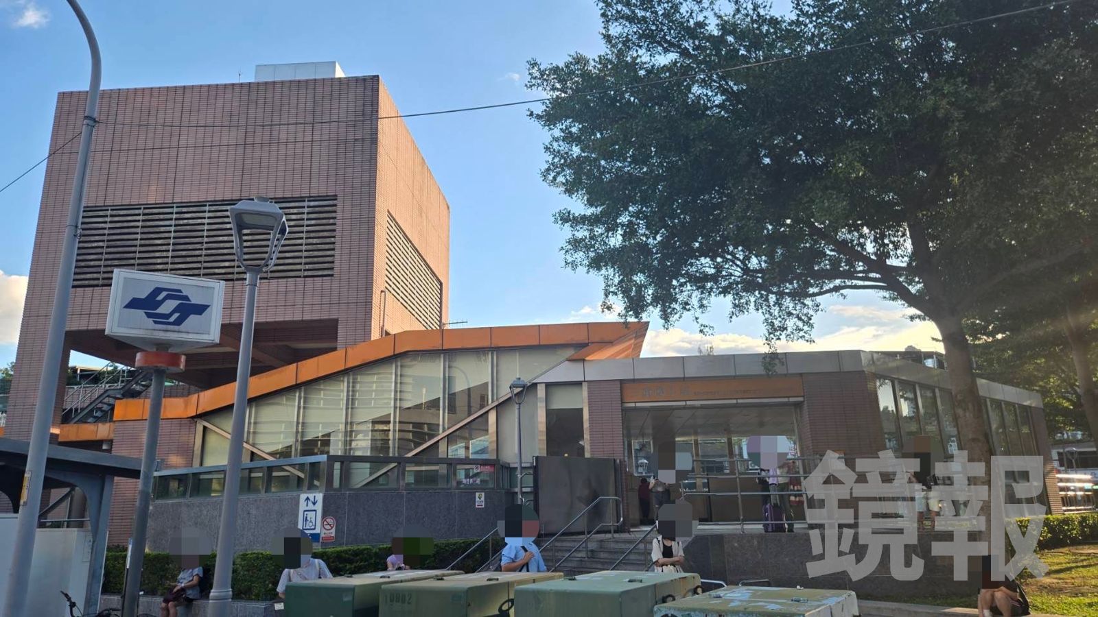 澳男捷運喝飲料遭制止回敬中指 台男一言不合就亮刀