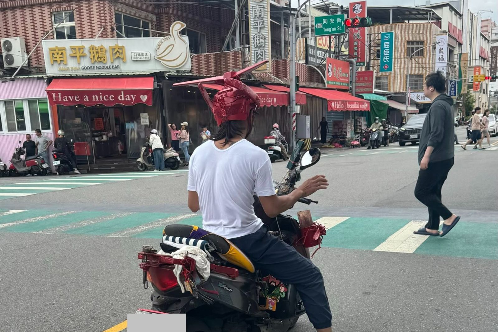 桃園「特級咒靈」大聲公炸街嚇壞人!私下真面目曝光全改觀...在地人狂推:帥得離譜