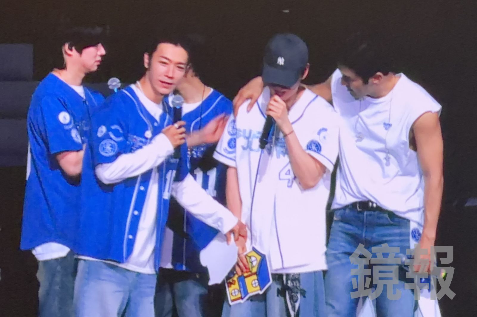 直擊/臺北大巨蛋首次!SJ粉絲出動60台無人機應援 銀赫哭到「話講不下去」