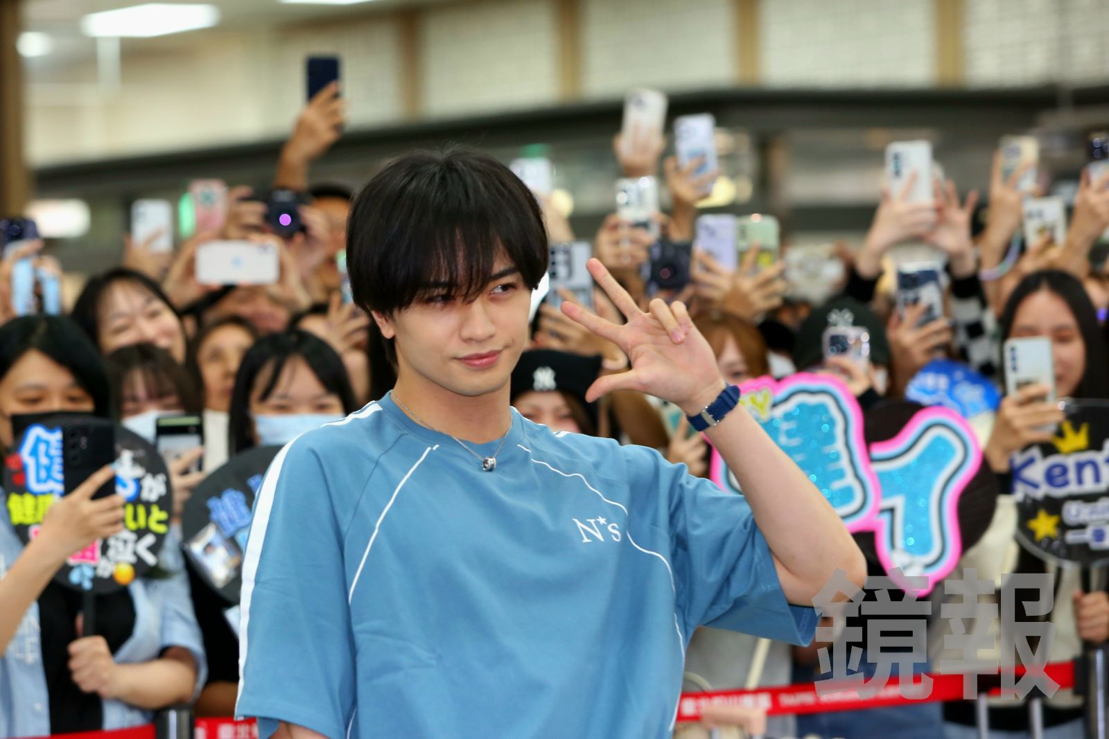 中島健人Pose不斷,舉手投足都散發巨星氣場。攝影姜永年
