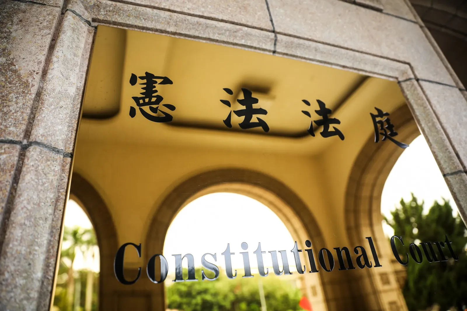 《鏡報》總主筆陳嘉宏以「陳嘉宏專欄」〈憲法法庭蒙難記〉入圍「新聞評論獎」。攝影鄒保祥