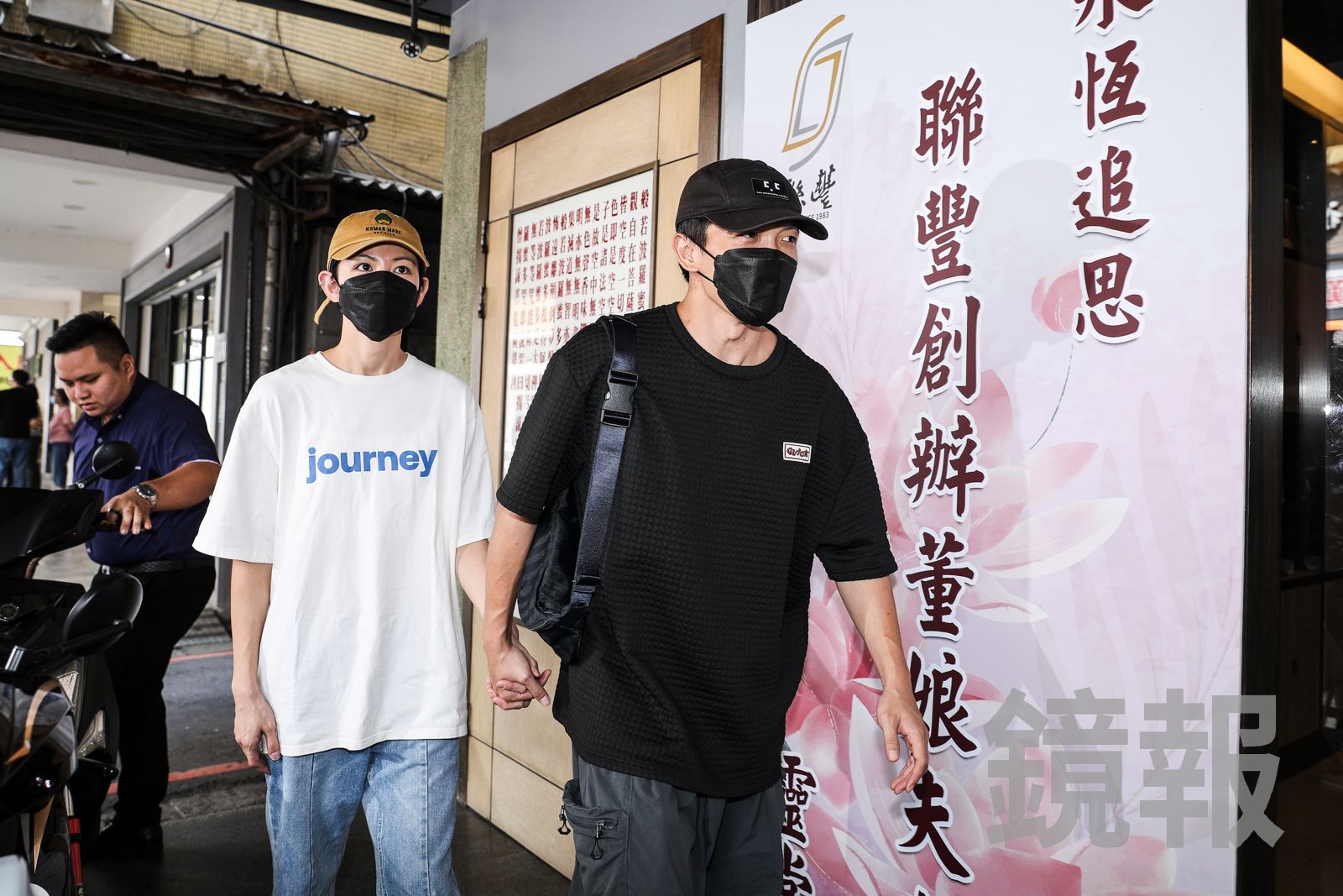 黃尚禾、李千娜連四天悼念顏正國。鄒保祥攝