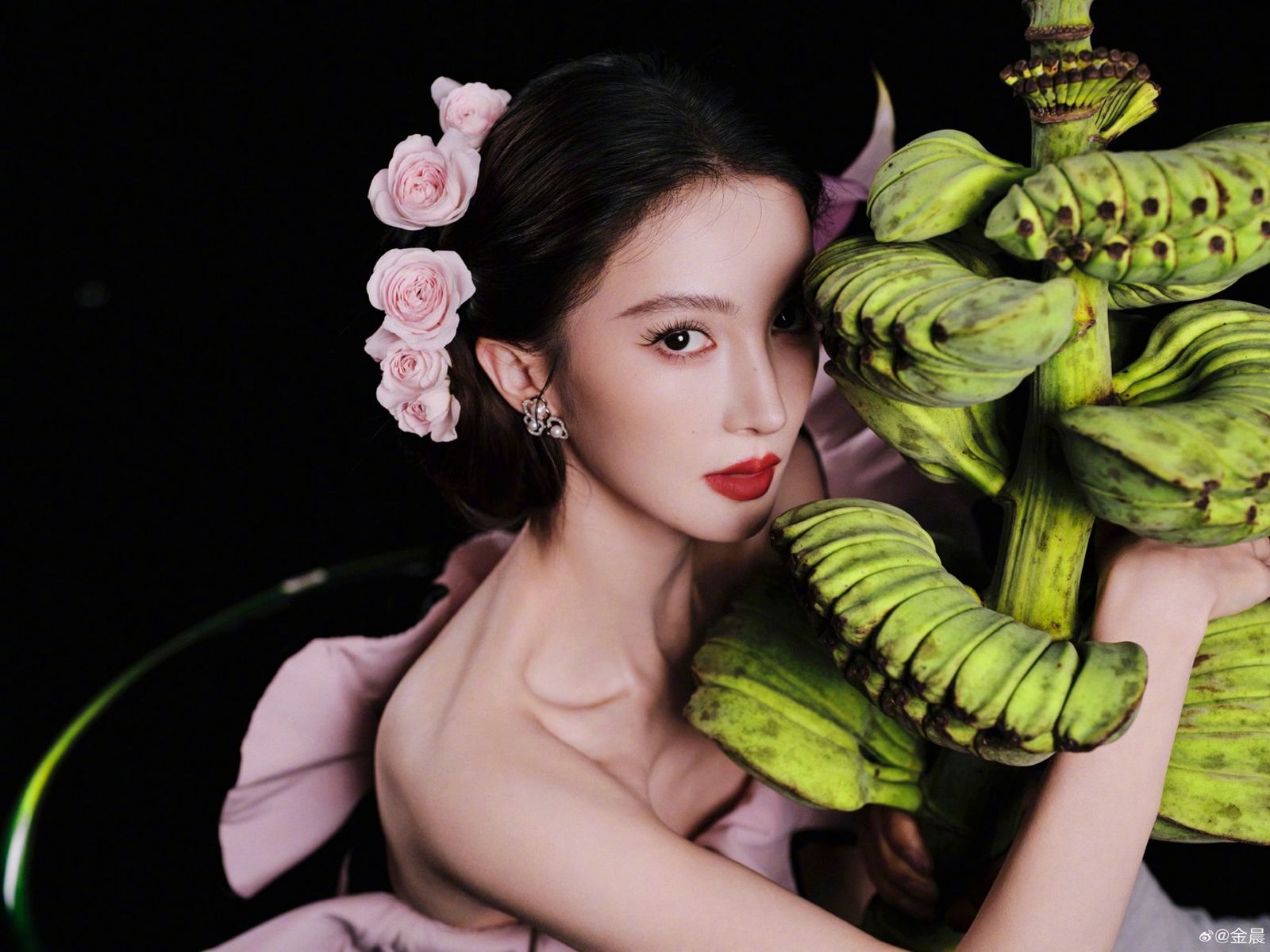 金晨車禍滿臉是血「毀容」急送醫！認了臉部動手術　網挖出道14年「鼻子進化史」