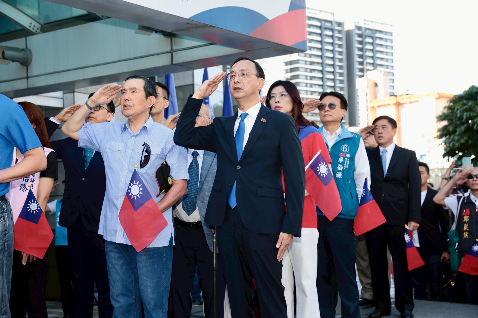 鄭任汶專欄:郝龍斌與張亞中戳破國王的新衣?