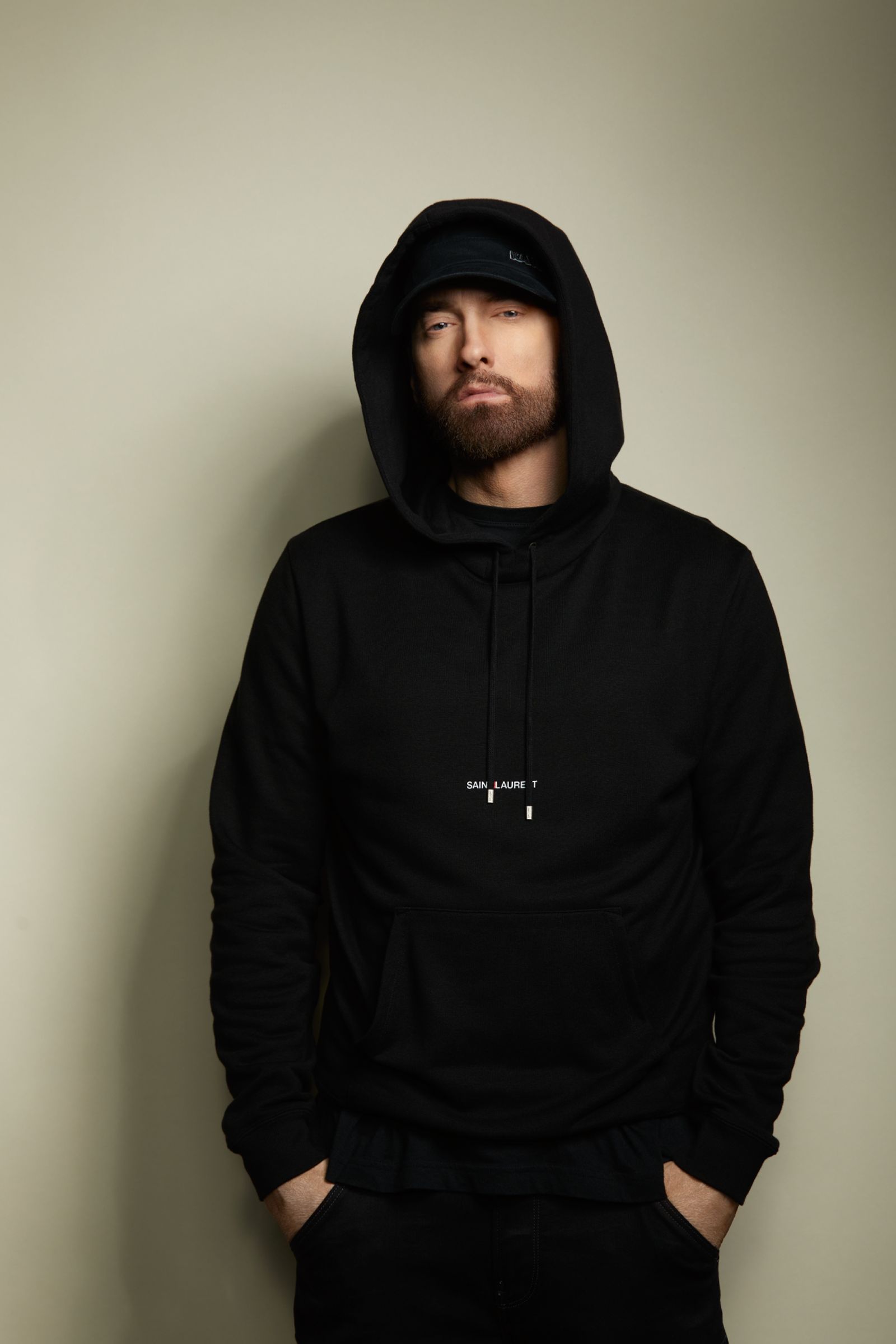 阿姆（Eminem）也睽違15年再度獲得AMAs肯定，拿下「最受歡迎嘻哈男歌手」與「最受歡迎嘻哈專輯」兩項大獎。環球音樂提供