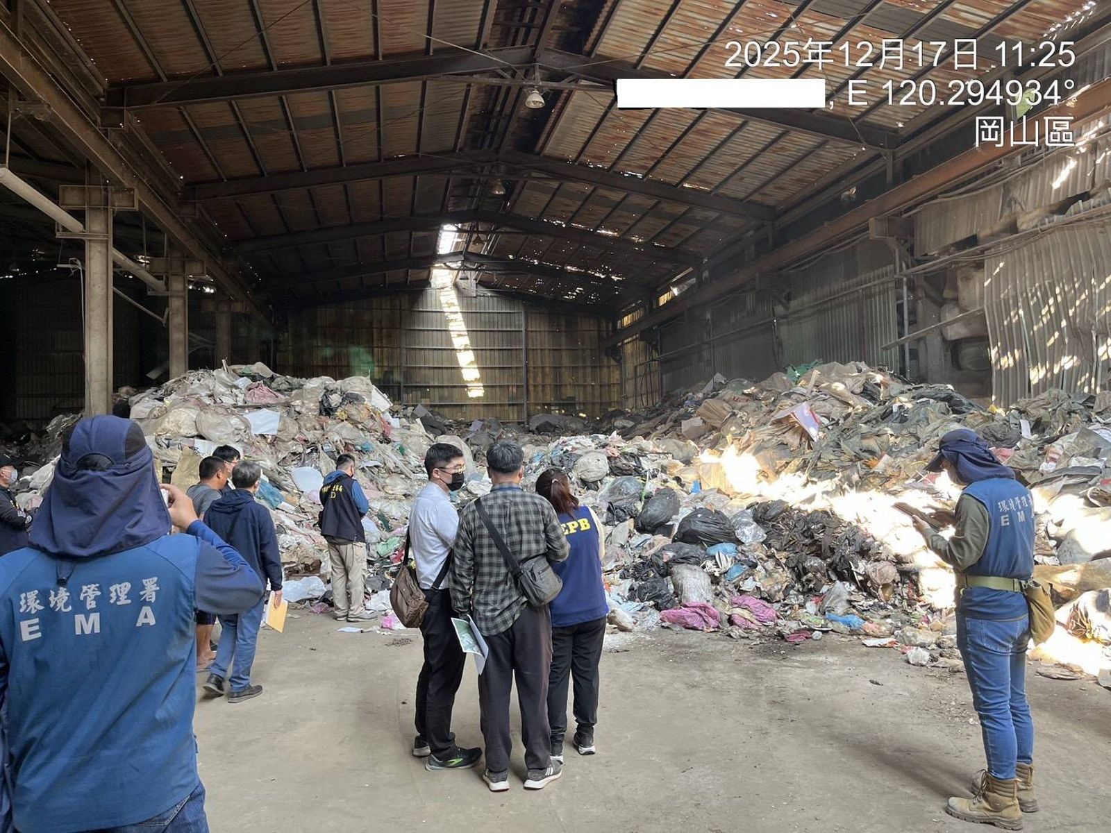 月世界淪垃圾山！里長伯父子檔組團惡搞　爽撈6500萬全充公