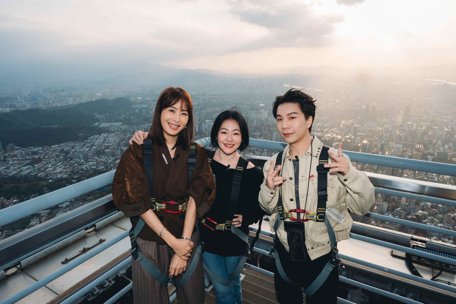 賈永婕帶小S、派翠克登高空觀景台，體驗ALEX的視角，俯瞰台北市美景！東森綜合台提供