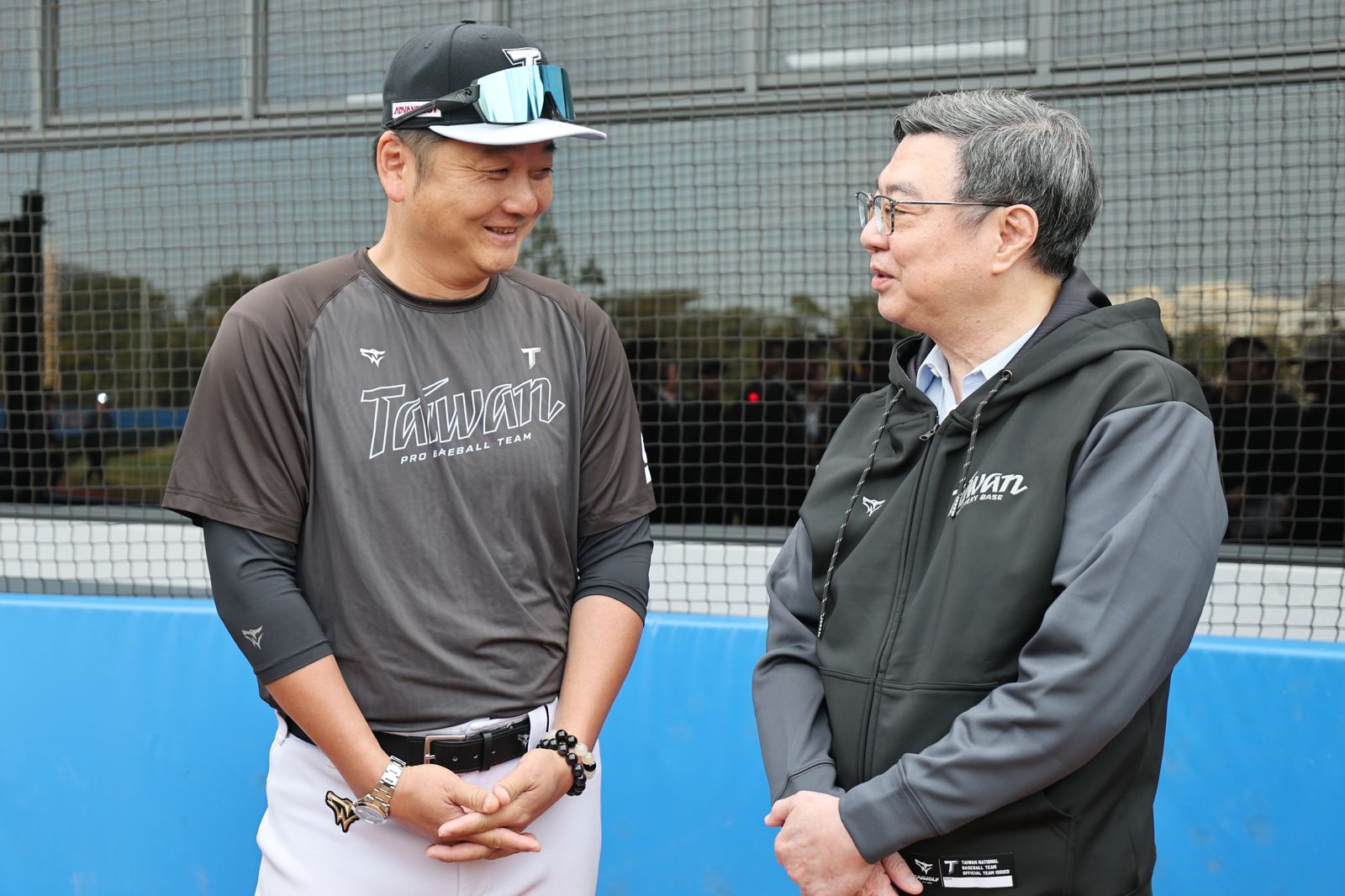 卓榮泰赴國訓中心加油　贈20萬加菜金　勉勵中華隊WBC拚佳績