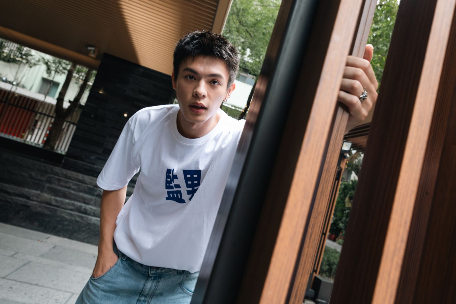 邱以太在戲中飾演年輕爸爸。愛奇藝國際版、壹壹影業提供