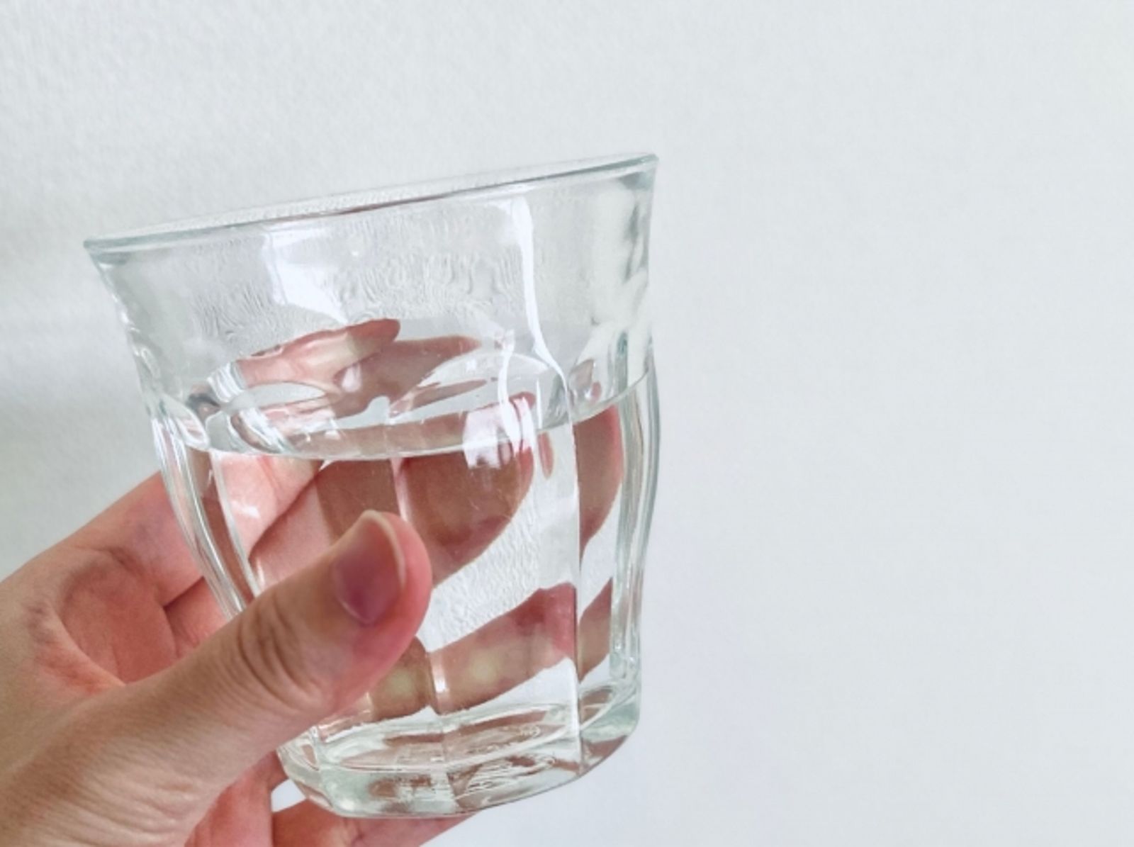 喝太多水反而傷身?泌尿醫「尿液變透明」藏危機:腎臟早就撐不住