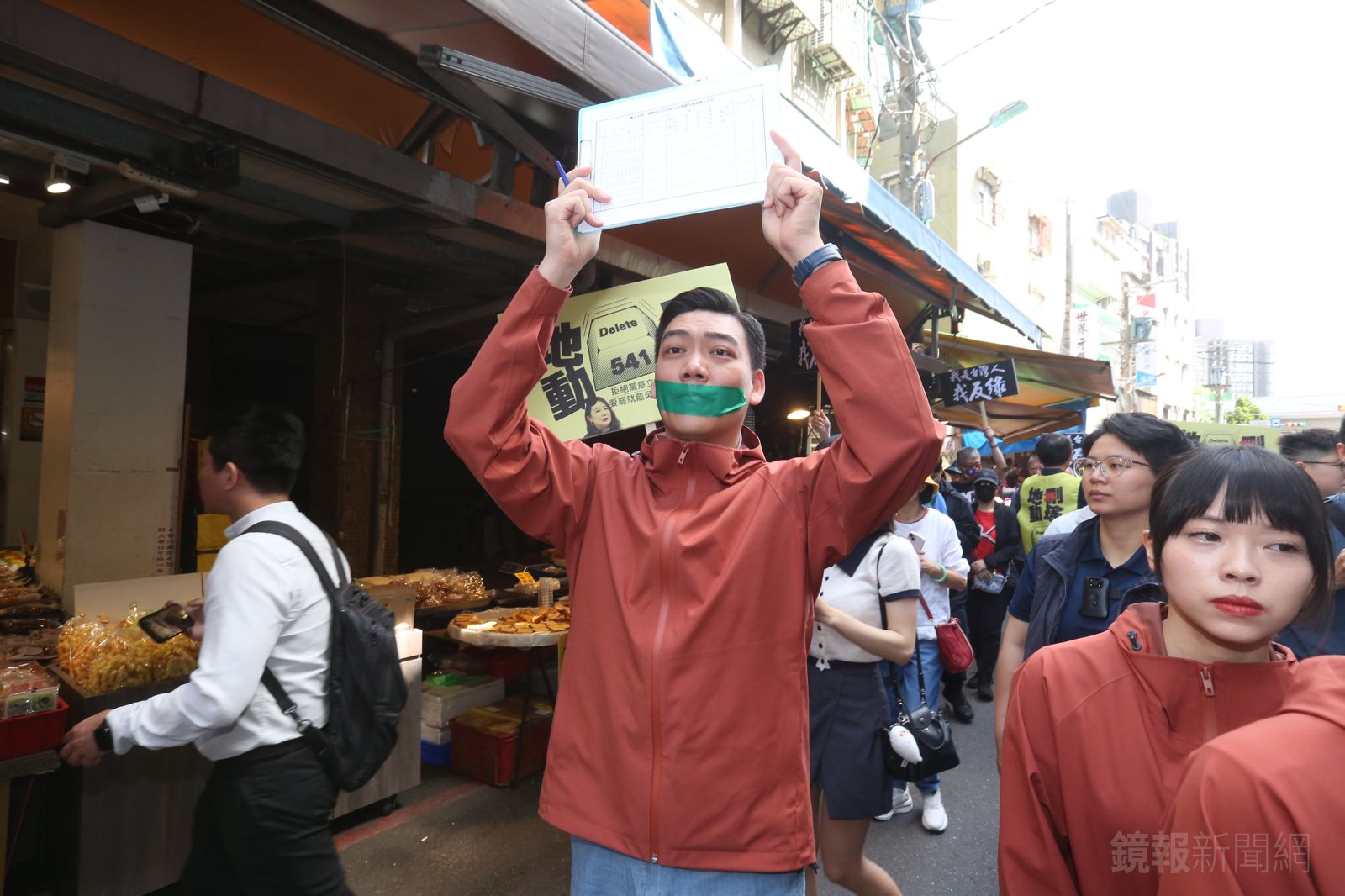 北檢明開「幽靈連署案」偵查庭　賴苡任：已做好被羈押準備