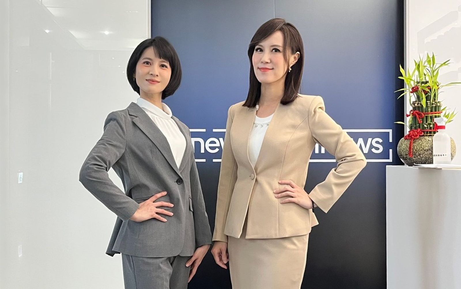 鏡新聞主播黃筱純(右)表示完全把連俞涵當真的主播在訓練。鏡電視提供