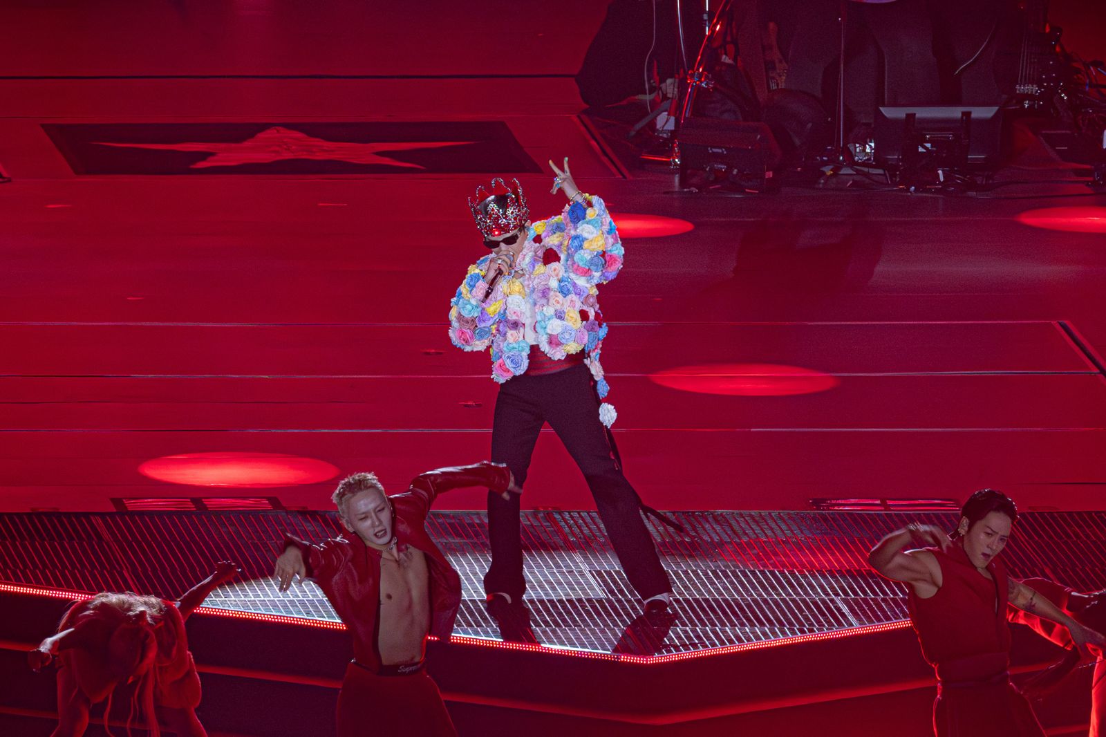 GD火力全開賣力熱歌勁舞。讀者提供