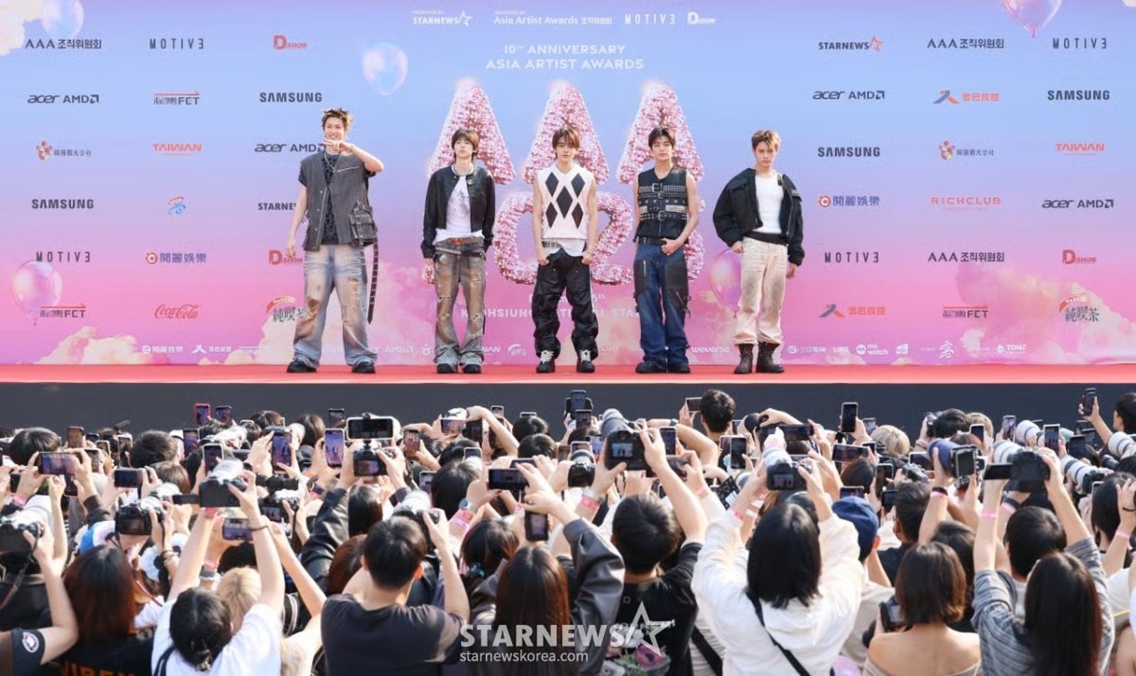 BTS的師弟團CORTIS首次來台,夯曲〈GO!〉的歌詞被網友空耳聽成「吳麗萍你好像搭丟賽」笑翻全網。翻攝STARNEWS