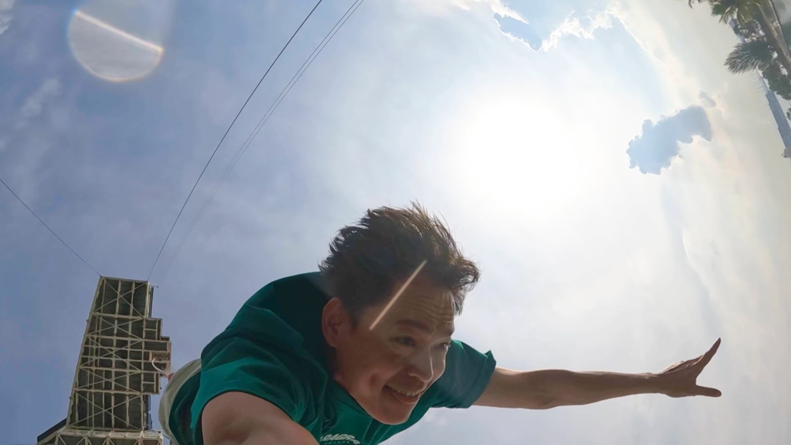 鐙輝挑戰17樓高空彈跳藏洋蔥！「超感性錄音」感謝家人！ 籃籃 若潼大淚崩。公視台語台提供