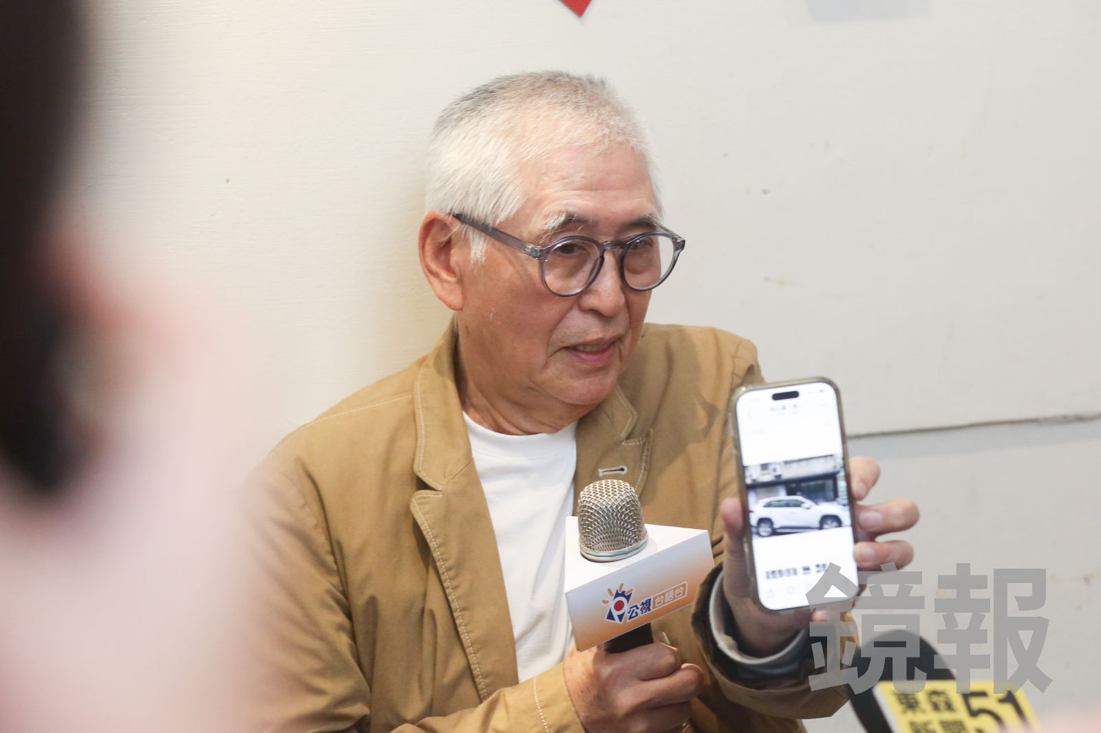 賓士擋門不走！資深名導怒砸車慘賠11萬　不解「台灣人都得忍鳥氣」