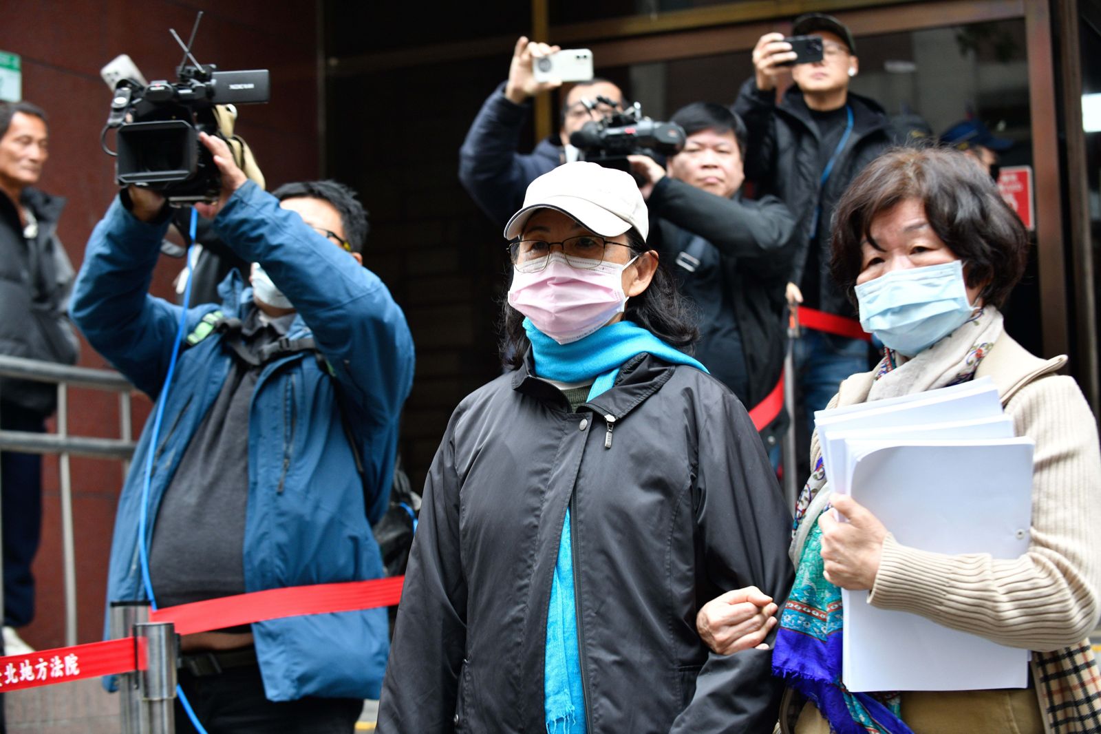 高雄警證實彭振聲妻子今早墜落社區中庭　四肢骨折當場OHCA