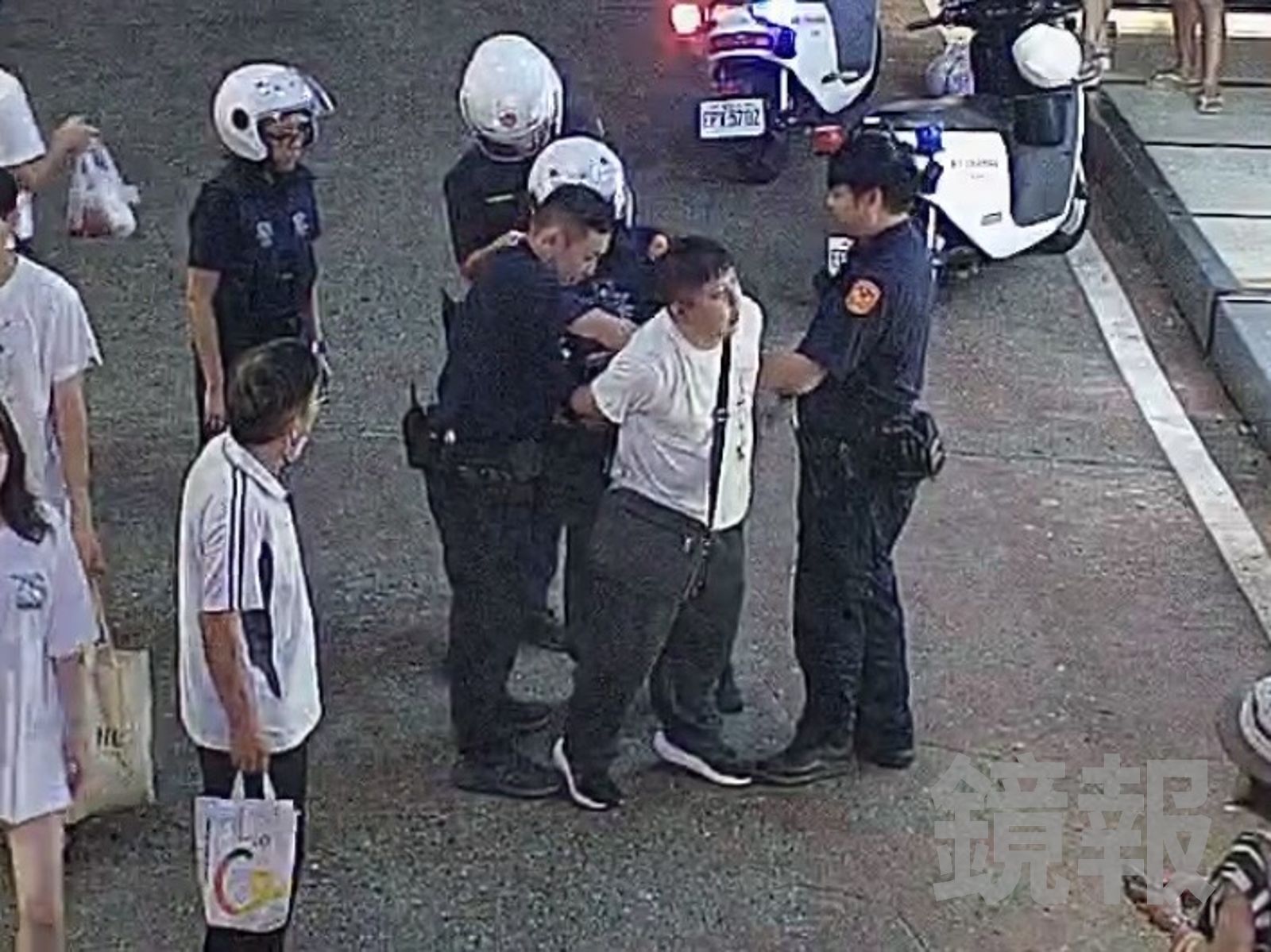 員警如他所願進行管束。顏凱勗翻攝