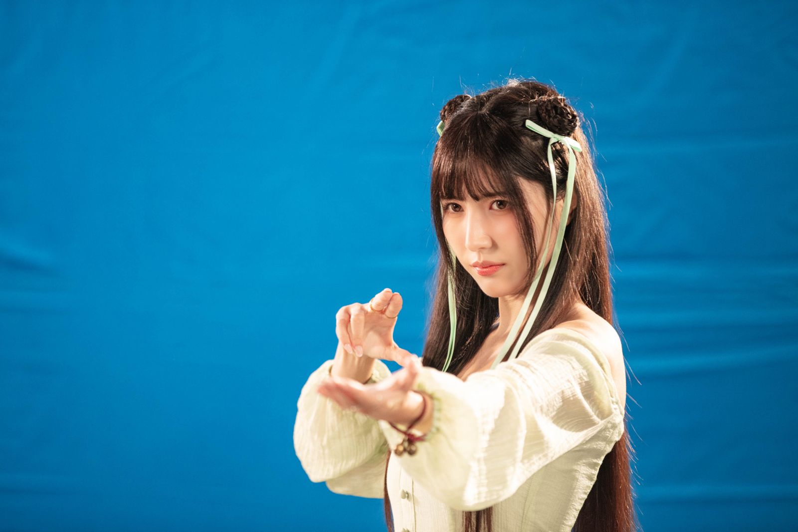 南珉貞首度挑戰古裝造型拍攝《誅仙世界》PC遊戲廣告。誅仙世界提供