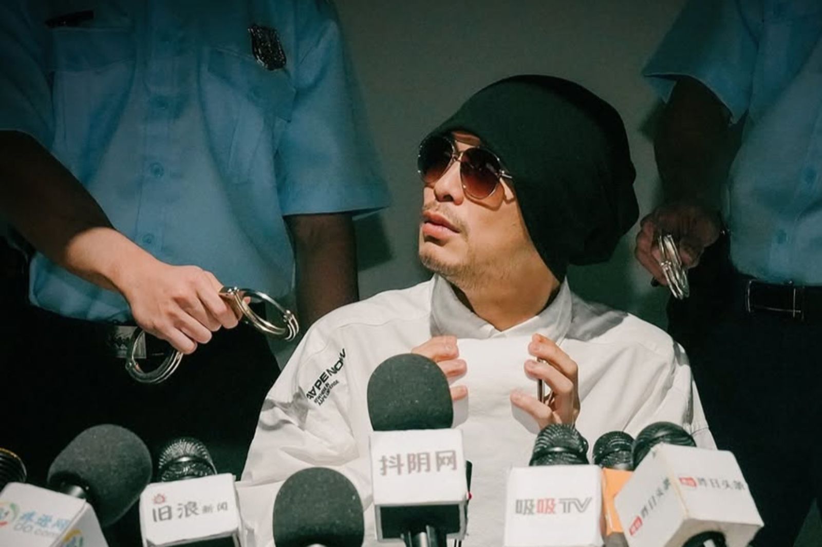 黃明志「逃離飯店」第一現場曝光!神情慌張急奔電梯