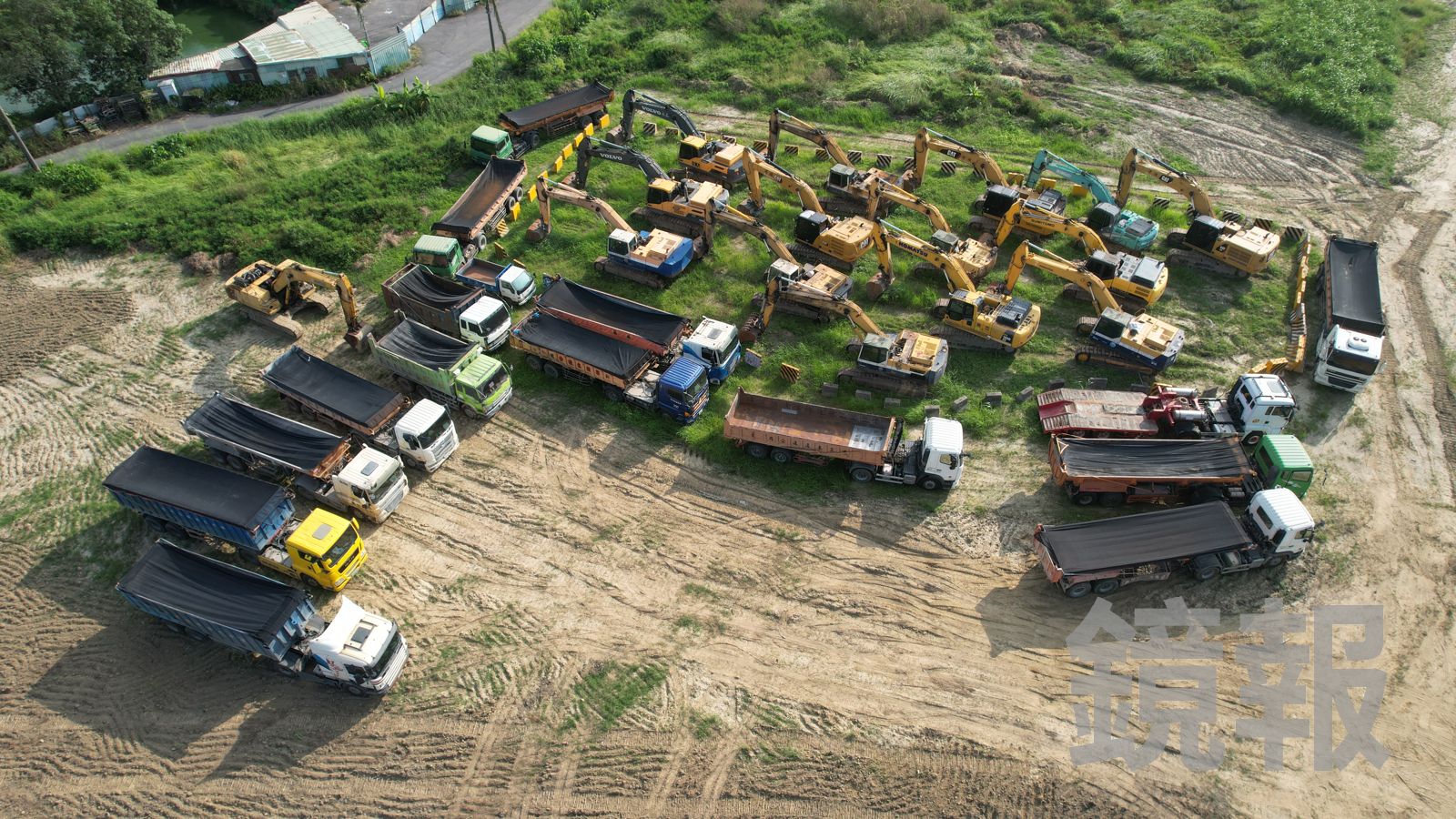 嚴查破壞國土案件，橋檢查扣多台重型機具。讀者提供