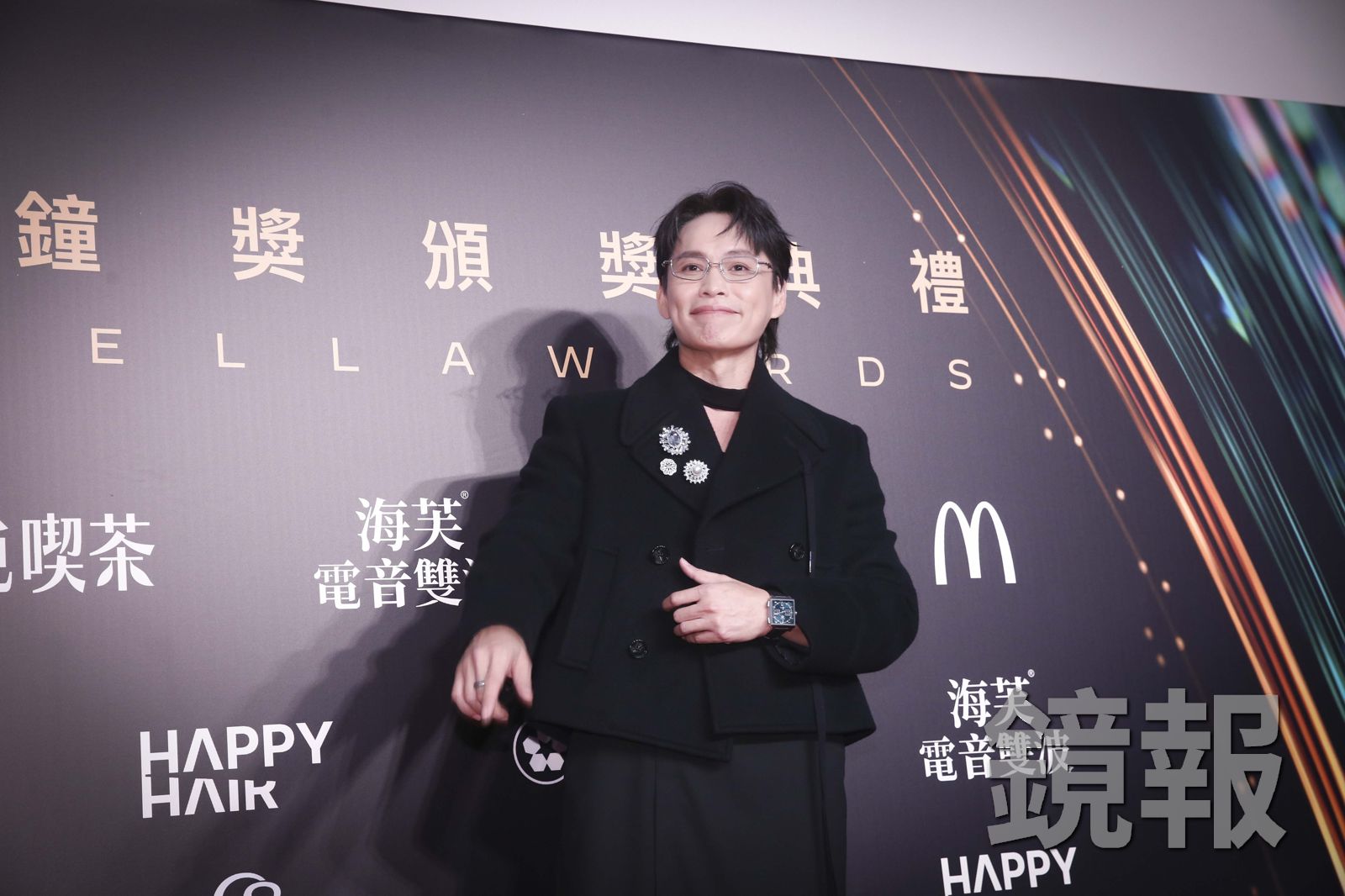 45歲黃鐙輝喉結下異常凸起！疑甲狀腺又出事急就醫現況曝光　金鐘3槓龜抓周渝民「牙起來」